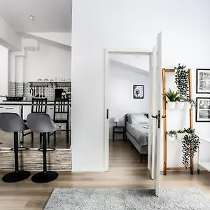  Apartament Fully-furnished With Air Conditioning For Families, Cracow Old Town